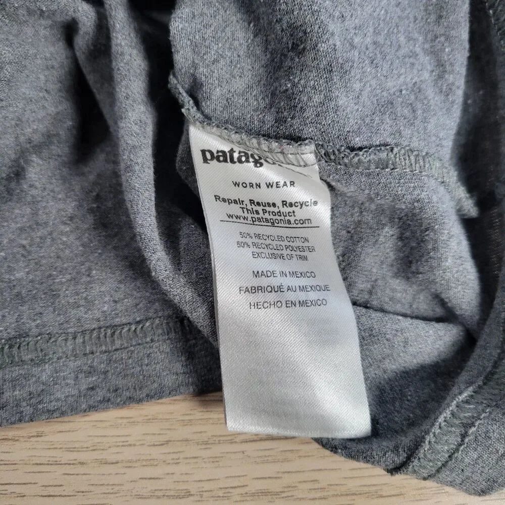 Patagonia Mens Long Sleeved Shirt Size Medium P-6 Logo Responsibili-Tee Gray